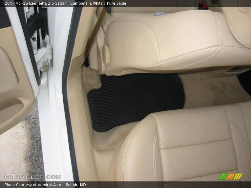 Campanella White / Pure Beige 2007 Volkswagen Jetta 2.5 Sedan