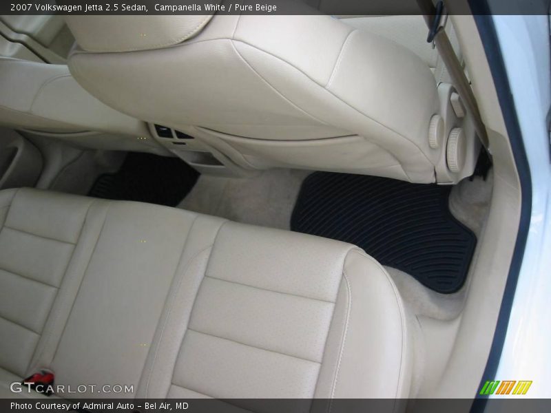 Campanella White / Pure Beige 2007 Volkswagen Jetta 2.5 Sedan