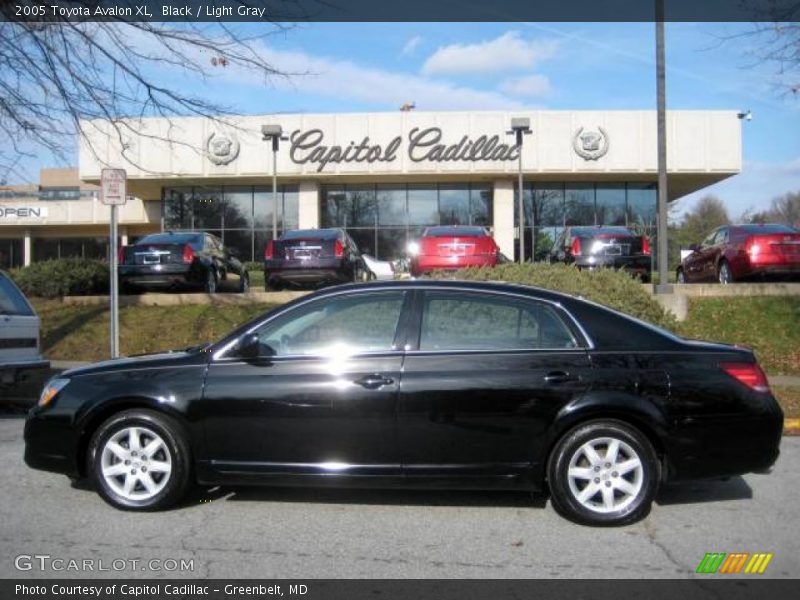 Black / Light Gray 2005 Toyota Avalon XL