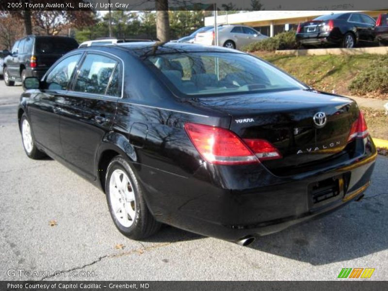 Black / Light Gray 2005 Toyota Avalon XL