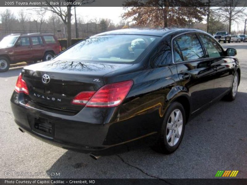Black / Light Gray 2005 Toyota Avalon XL