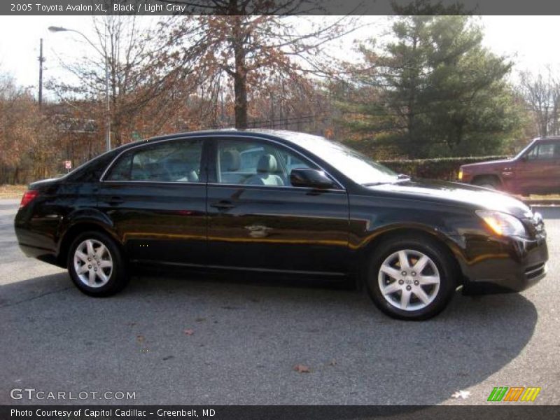 Black / Light Gray 2005 Toyota Avalon XL
