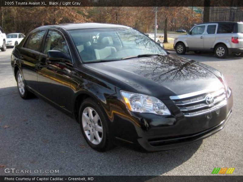 Black / Light Gray 2005 Toyota Avalon XL