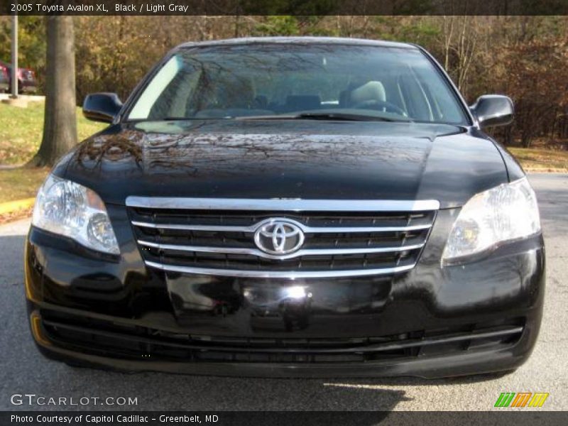 Black / Light Gray 2005 Toyota Avalon XL