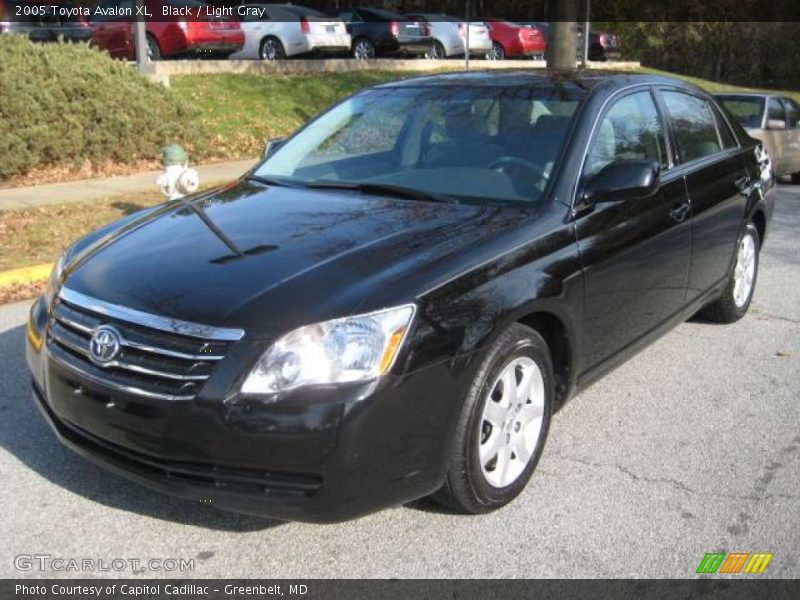 Black / Light Gray 2005 Toyota Avalon XL