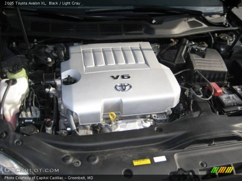 Black / Light Gray 2005 Toyota Avalon XL
