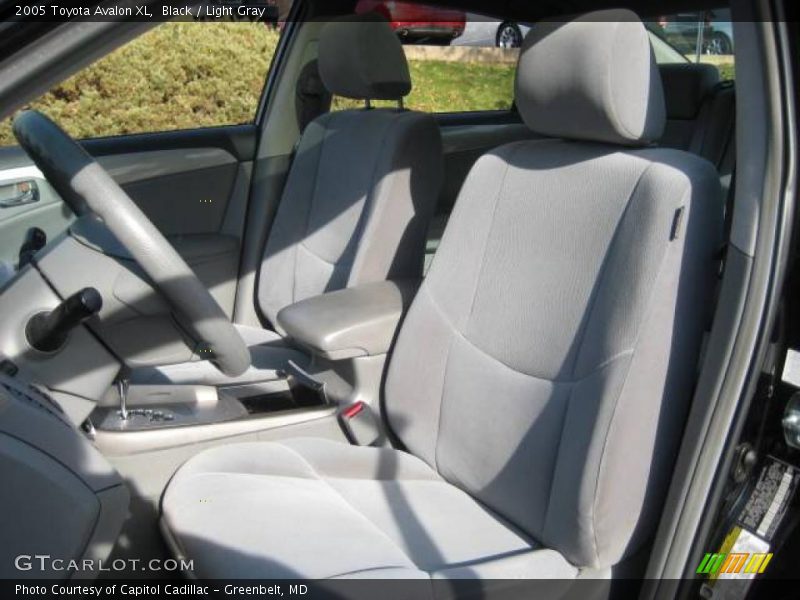 Black / Light Gray 2005 Toyota Avalon XL