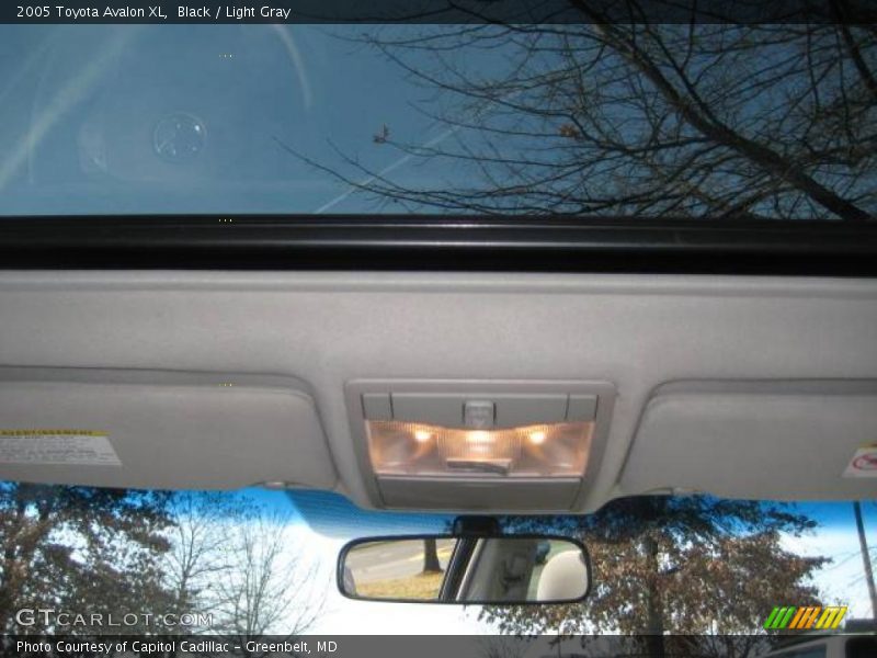 Black / Light Gray 2005 Toyota Avalon XL
