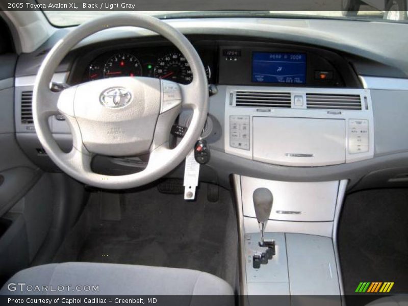 Black / Light Gray 2005 Toyota Avalon XL