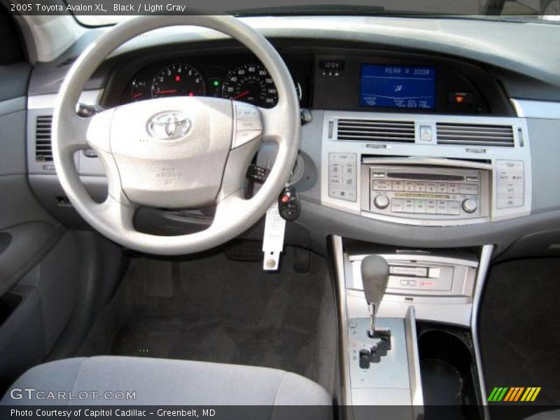 Black / Light Gray 2005 Toyota Avalon XL