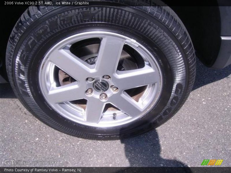 Ice White / Graphite 2006 Volvo XC90 2.5T AWD