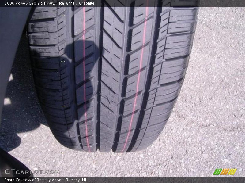 Ice White / Graphite 2006 Volvo XC90 2.5T AWD