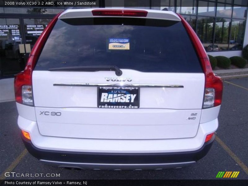 Ice White / Sandstone 2008 Volvo XC90 3.2 AWD