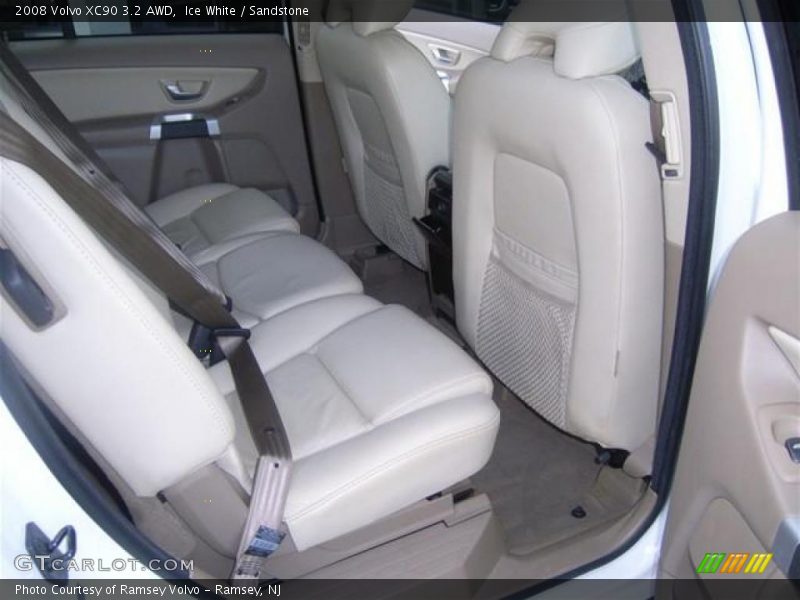 Ice White / Sandstone 2008 Volvo XC90 3.2 AWD