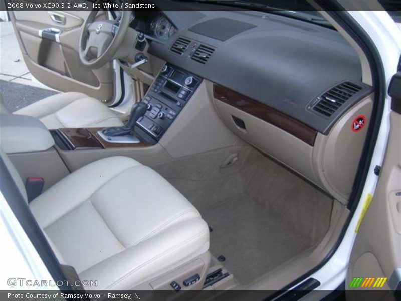 Ice White / Sandstone 2008 Volvo XC90 3.2 AWD