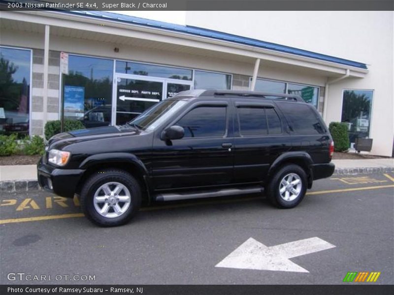 Super Black / Charcoal 2003 Nissan Pathfinder SE 4x4