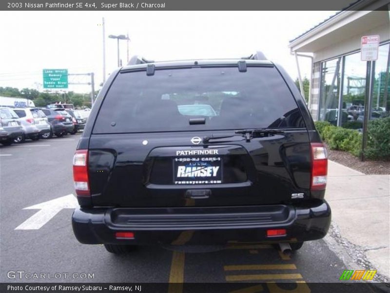 Super Black / Charcoal 2003 Nissan Pathfinder SE 4x4