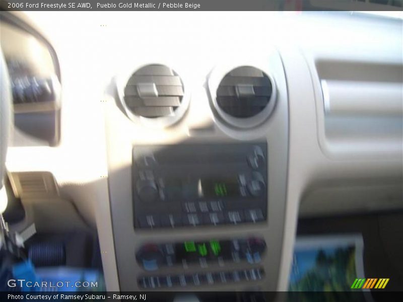 Pueblo Gold Metallic / Pebble Beige 2006 Ford Freestyle SE AWD