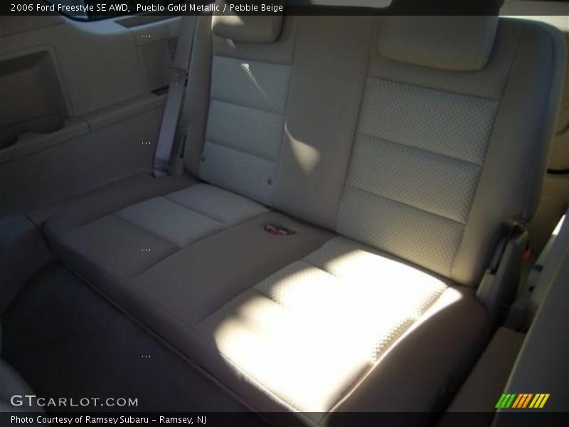 Pueblo Gold Metallic / Pebble Beige 2006 Ford Freestyle SE AWD