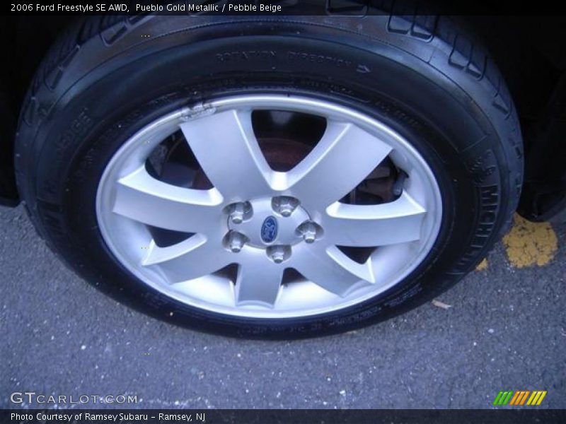 Pueblo Gold Metallic / Pebble Beige 2006 Ford Freestyle SE AWD