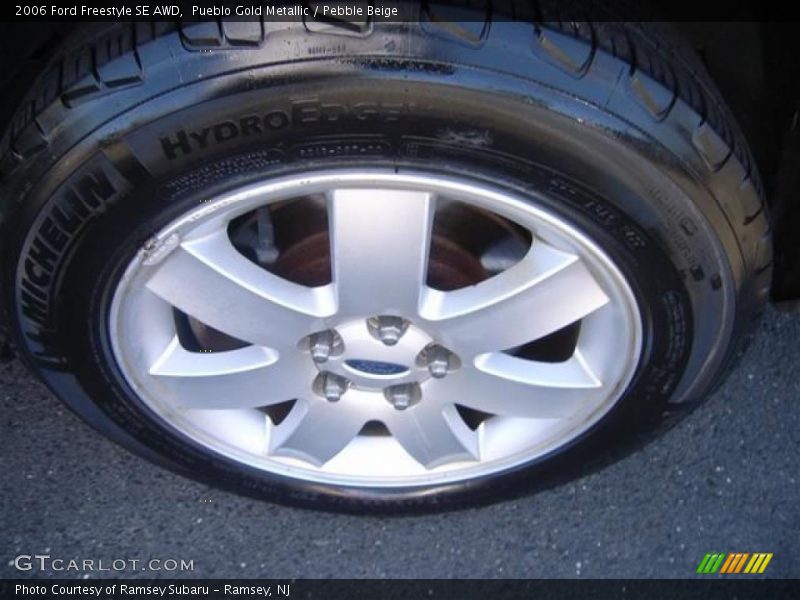 Pueblo Gold Metallic / Pebble Beige 2006 Ford Freestyle SE AWD
