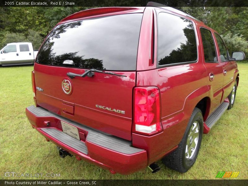 Red E / Shale 2005 Cadillac Escalade