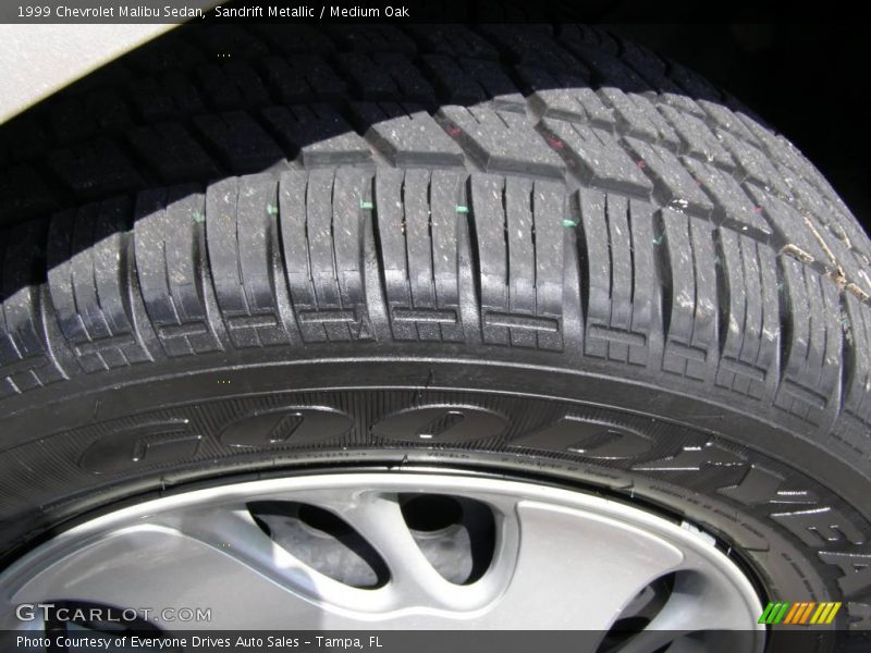 Sandrift Metallic / Medium Oak 1999 Chevrolet Malibu Sedan