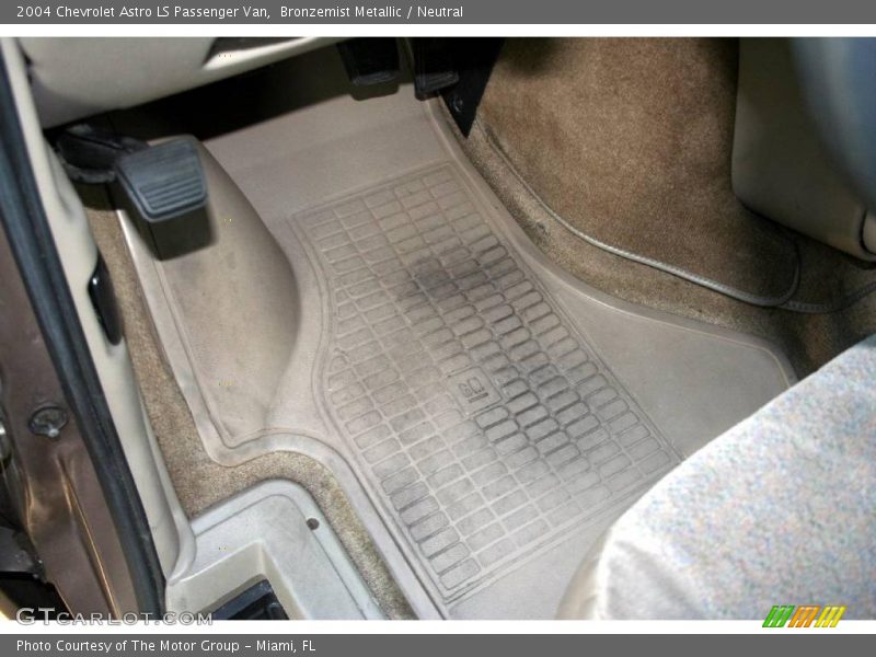Bronzemist Metallic / Neutral 2004 Chevrolet Astro LS Passenger Van
