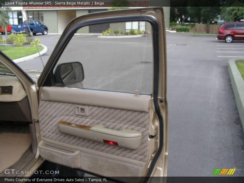 Sierra Beige Metallic / Beige 1994 Toyota 4Runner SR5