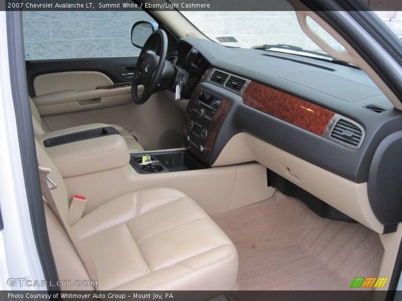 Summit White / Ebony/Light Cashmere 2007 Chevrolet Avalanche LT