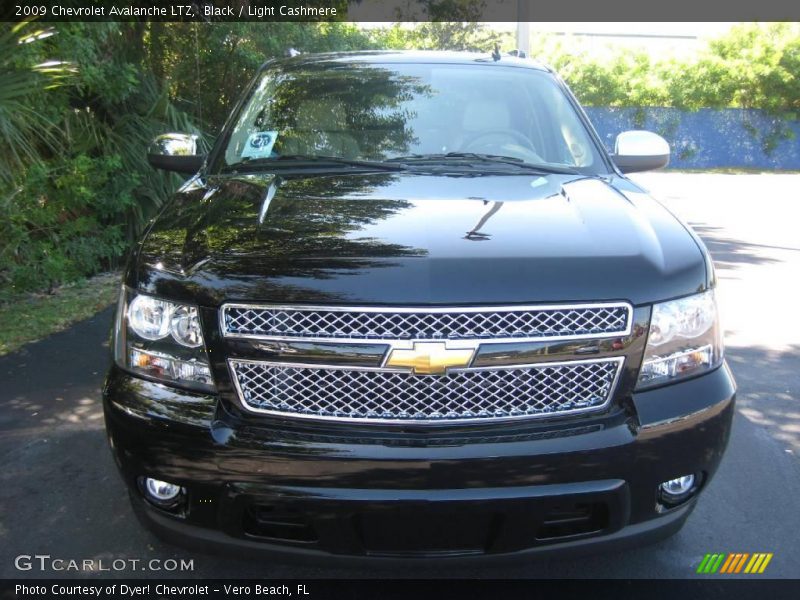 Black / Light Cashmere 2009 Chevrolet Avalanche LTZ