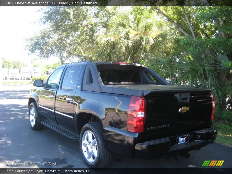 Black / Light Cashmere 2009 Chevrolet Avalanche LTZ