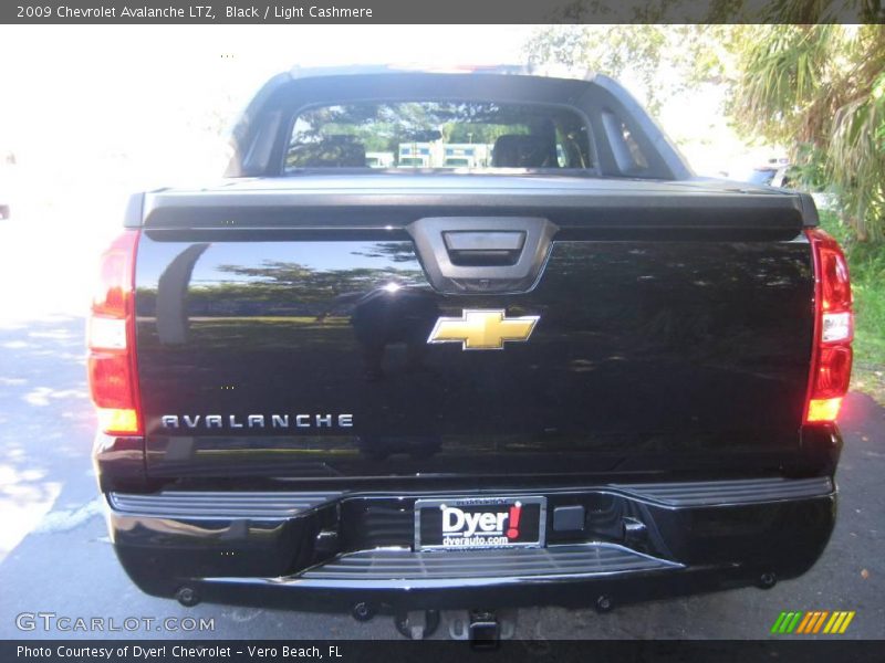 Black / Light Cashmere 2009 Chevrolet Avalanche LTZ
