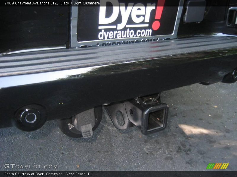 Black / Light Cashmere 2009 Chevrolet Avalanche LTZ