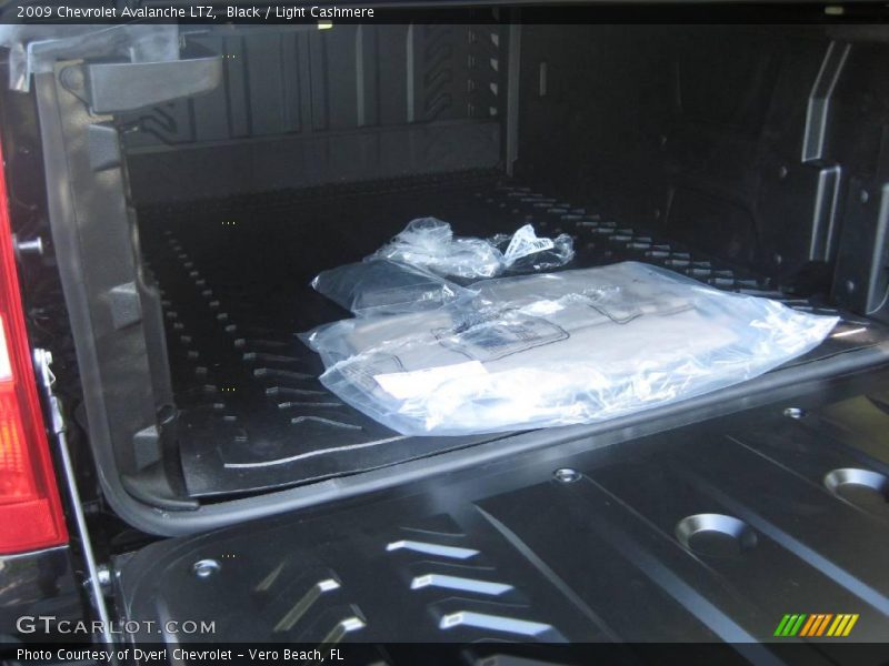 Black / Light Cashmere 2009 Chevrolet Avalanche LTZ