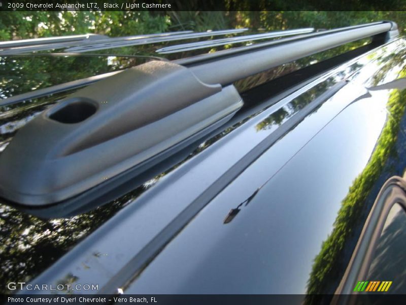 Black / Light Cashmere 2009 Chevrolet Avalanche LTZ