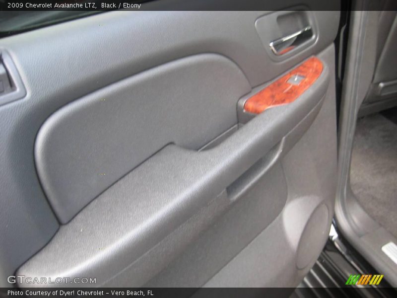 Black / Ebony 2009 Chevrolet Avalanche LTZ