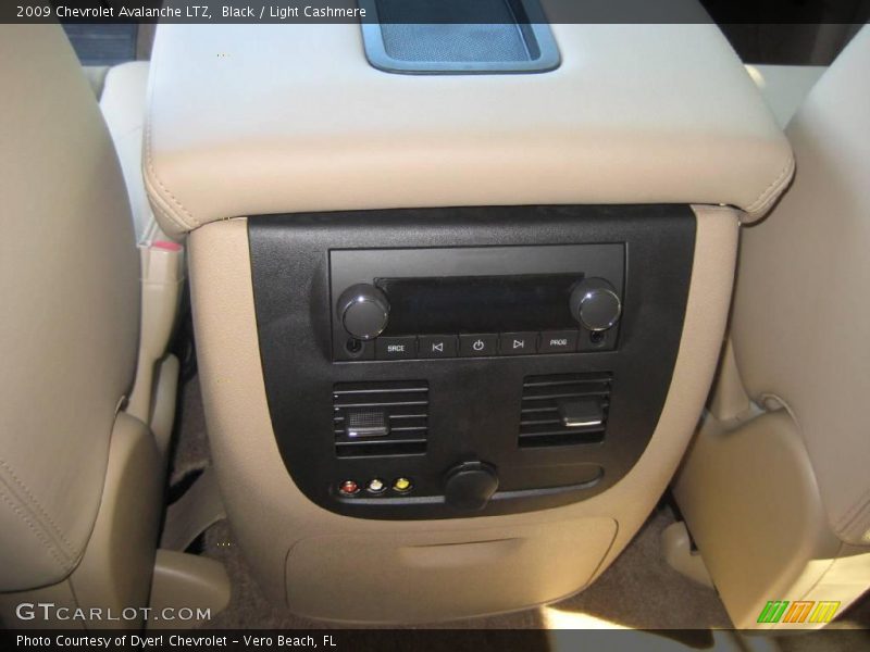 Black / Light Cashmere 2009 Chevrolet Avalanche LTZ
