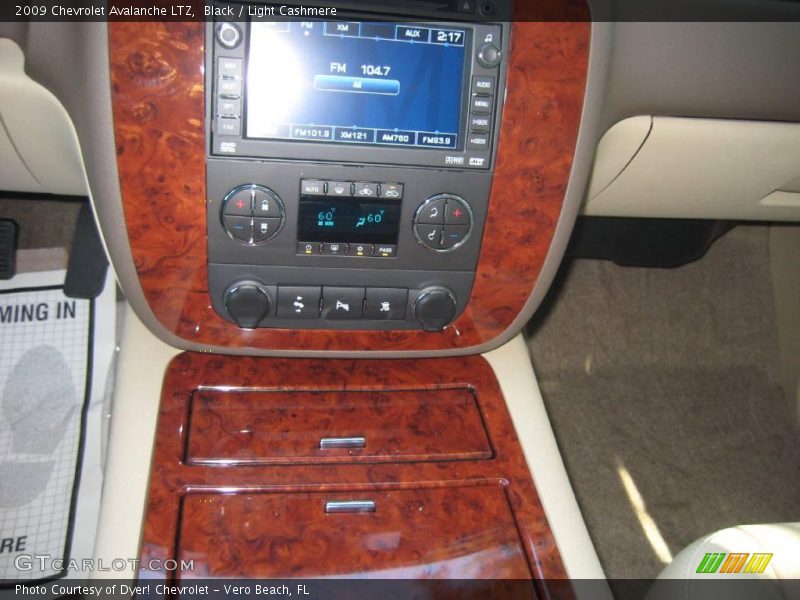 Black / Light Cashmere 2009 Chevrolet Avalanche LTZ