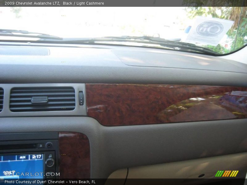 Black / Light Cashmere 2009 Chevrolet Avalanche LTZ