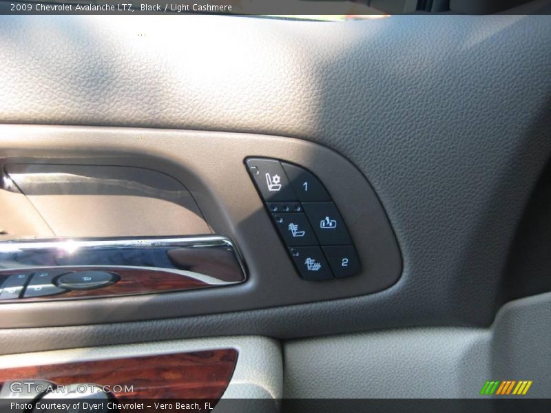 Black / Light Cashmere 2009 Chevrolet Avalanche LTZ