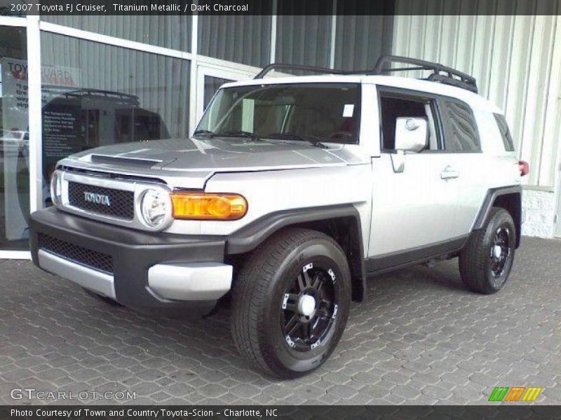 Titanium Metallic / Dark Charcoal 2007 Toyota FJ Cruiser