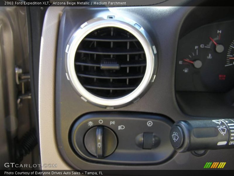 Arizona Beige Metallic / Medium Parchment 2003 Ford Expedition XLT