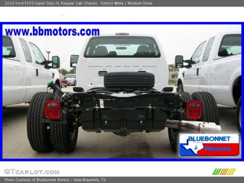 Oxford White / Medium Stone 2010 Ford F350 Super Duty XL Regular Cab Chassis