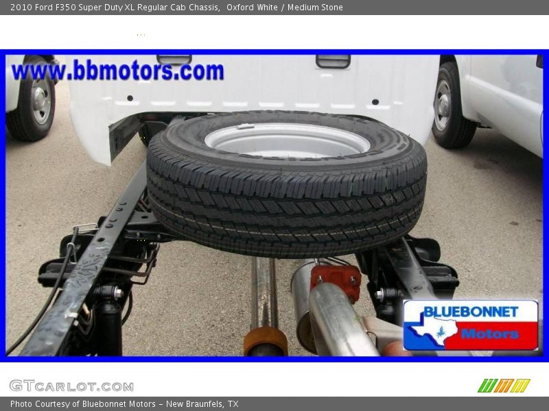 Oxford White / Medium Stone 2010 Ford F350 Super Duty XL Regular Cab Chassis