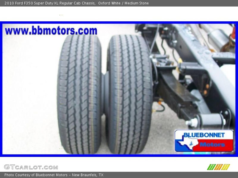 Oxford White / Medium Stone 2010 Ford F350 Super Duty XL Regular Cab Chassis