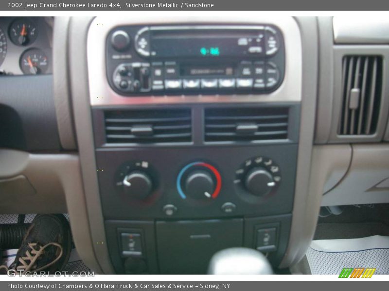Silverstone Metallic / Sandstone 2002 Jeep Grand Cherokee Laredo 4x4