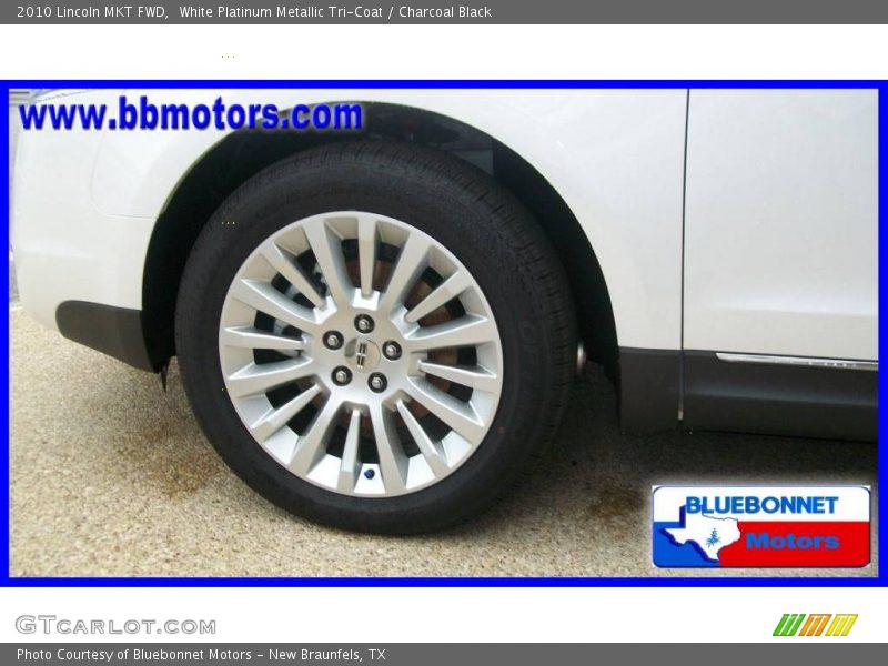 White Platinum Metallic Tri-Coat / Charcoal Black 2010 Lincoln MKT FWD