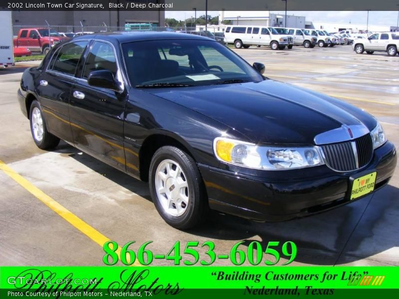 Black / Deep Charcoal 2002 Lincoln Town Car Signature