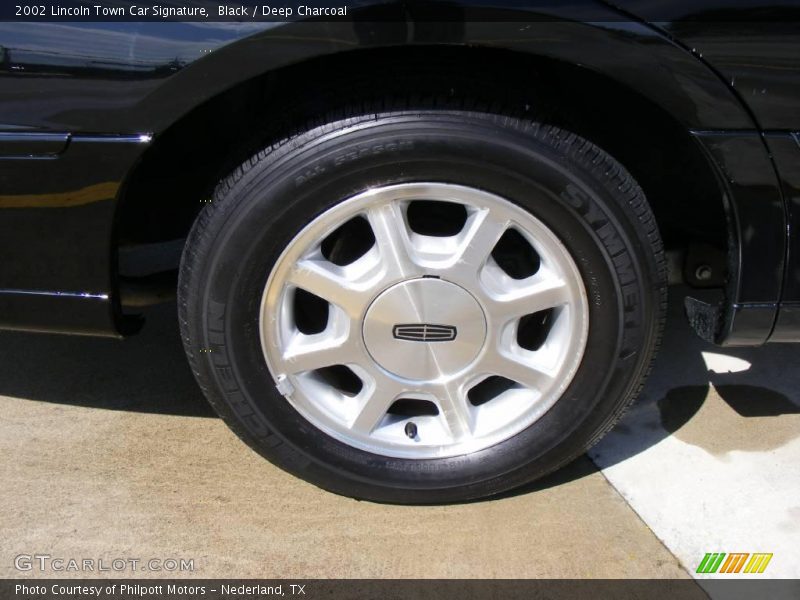 Black / Deep Charcoal 2002 Lincoln Town Car Signature